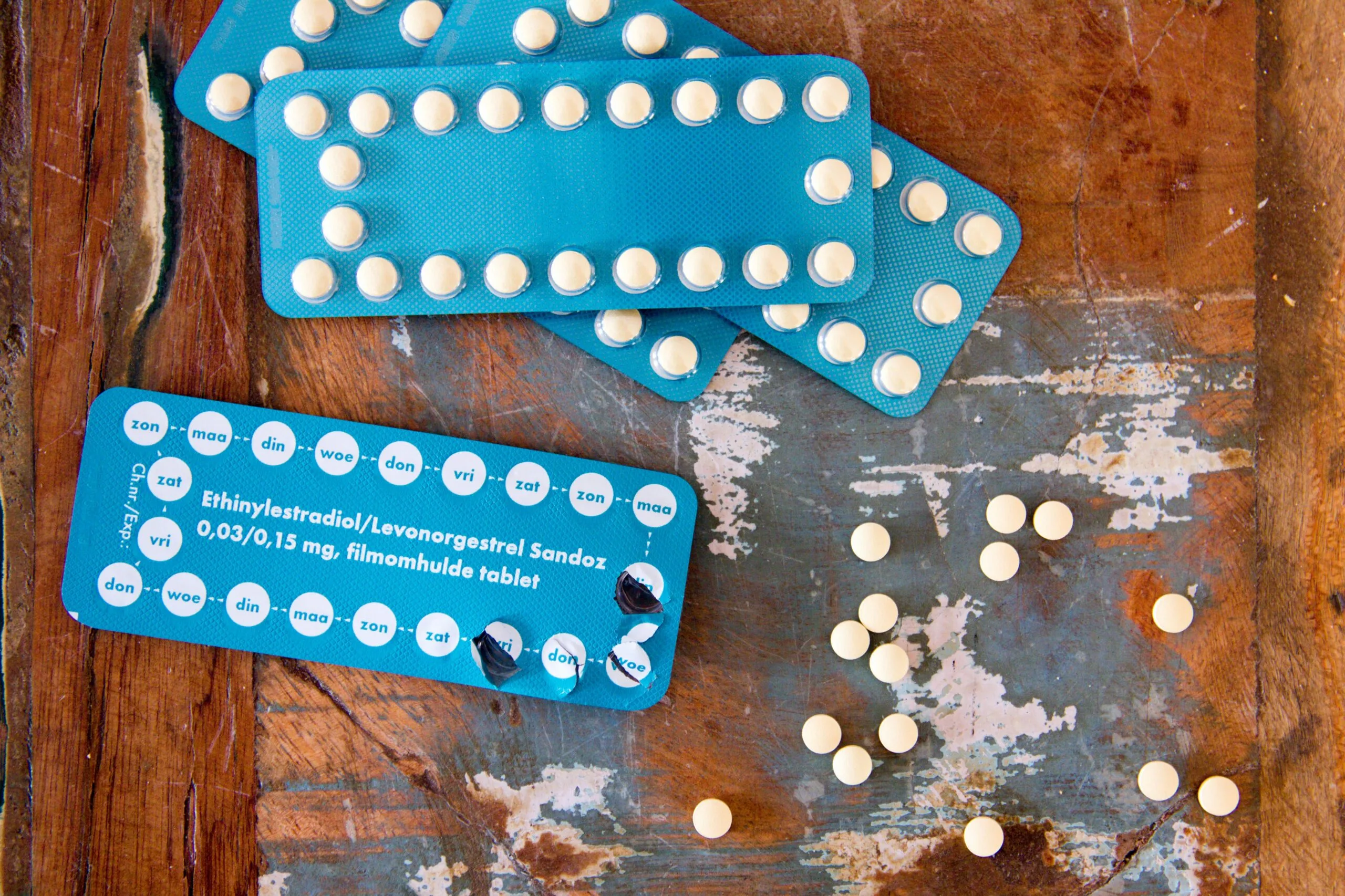 four blue blister packs, Etinilestradiol